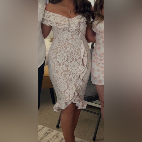 Selfie Leslie OFF-SHOULDER DOUBLE RUFFLE LACE DRESS WHITE - Picture 4 of 4